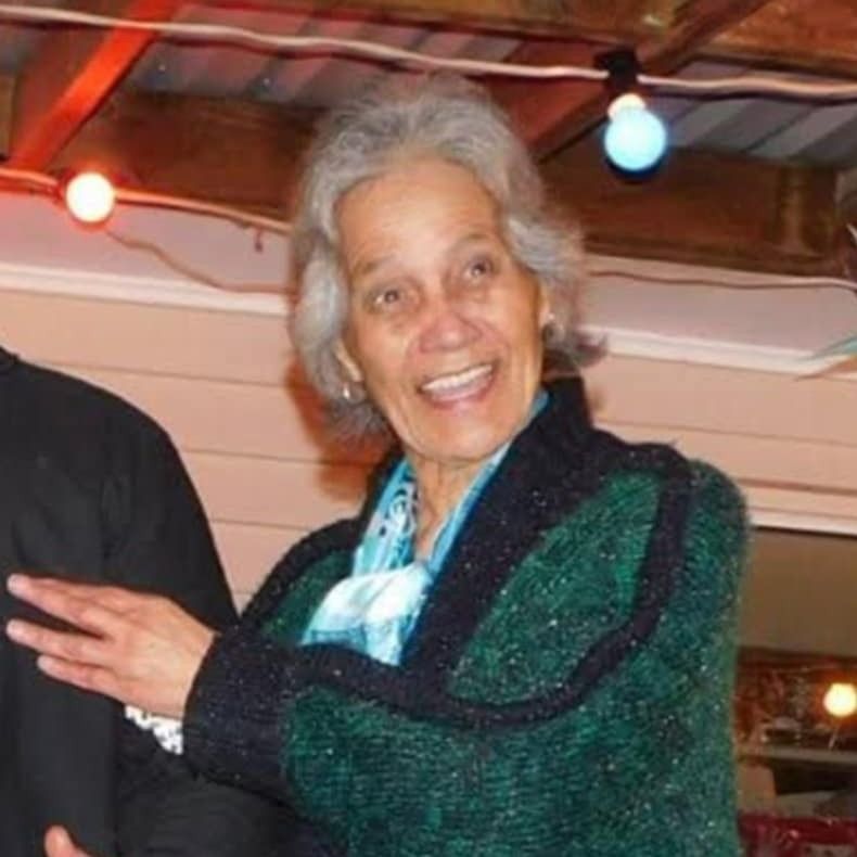 Notice for Freda Hine Weeks